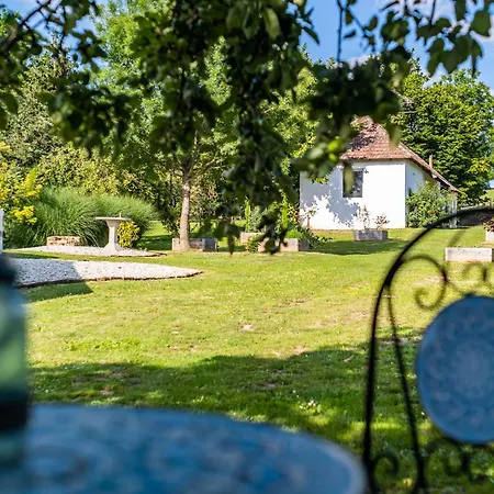 Margit Haz Немесбюк